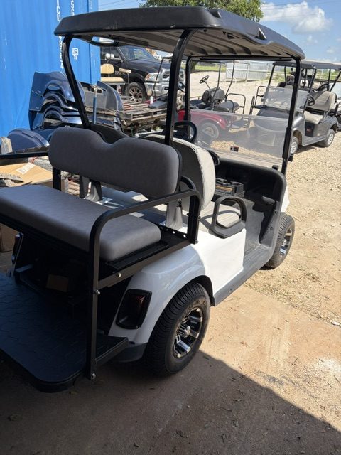 INSTOCK 7/12/26 EXTRA NICE PEARL WHITE 2023 EZGO RXV ELITES 4 SEATER WITH FACTORY SAMSUNG LITHIUM BATTERY / 5 YEAR FACT WARRANTY GOOD TILL SUMMER 2031 - Image 4
