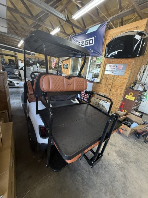 INSTOCK 10/23/26 LIKE NEW PEARL WHITE 2023 EZGO RXV ELITE BUCKET SEATS & MARINE STEREO WITH FACTORY SAMSUNG LITHIUM BATTERY / 5 YEAR FACT WARRANTY GOOD TILL SUMMER 2031 - Image 3