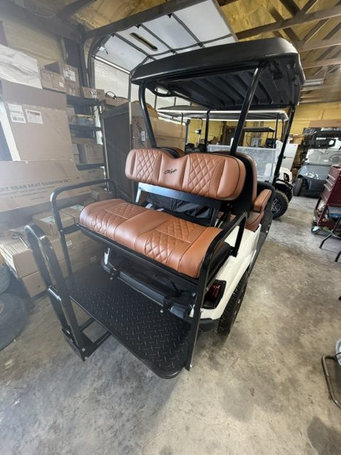 INSTOCK 10/23/26 LIKE NEW PEARL WHITE 2023 EZGO RXV ELITE BUCKET SEATS & MARINE STEREO WITH FACTORY SAMSUNG LITHIUM BATTERY / 5 YEAR FACT WARRANTY GOOD TILL SUMMER 2031 - Image 4