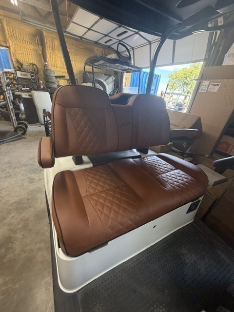 INSTOCK 10/23/26 LIKE NEW PEARL WHITE 2023 EZGO RXV ELITE BUCKET SEATS & MARINE STEREO WITH FACTORY SAMSUNG LITHIUM BATTERY / 5 YEAR FACT WARRANTY GOOD TILL SUMMER 2031 - Image 5