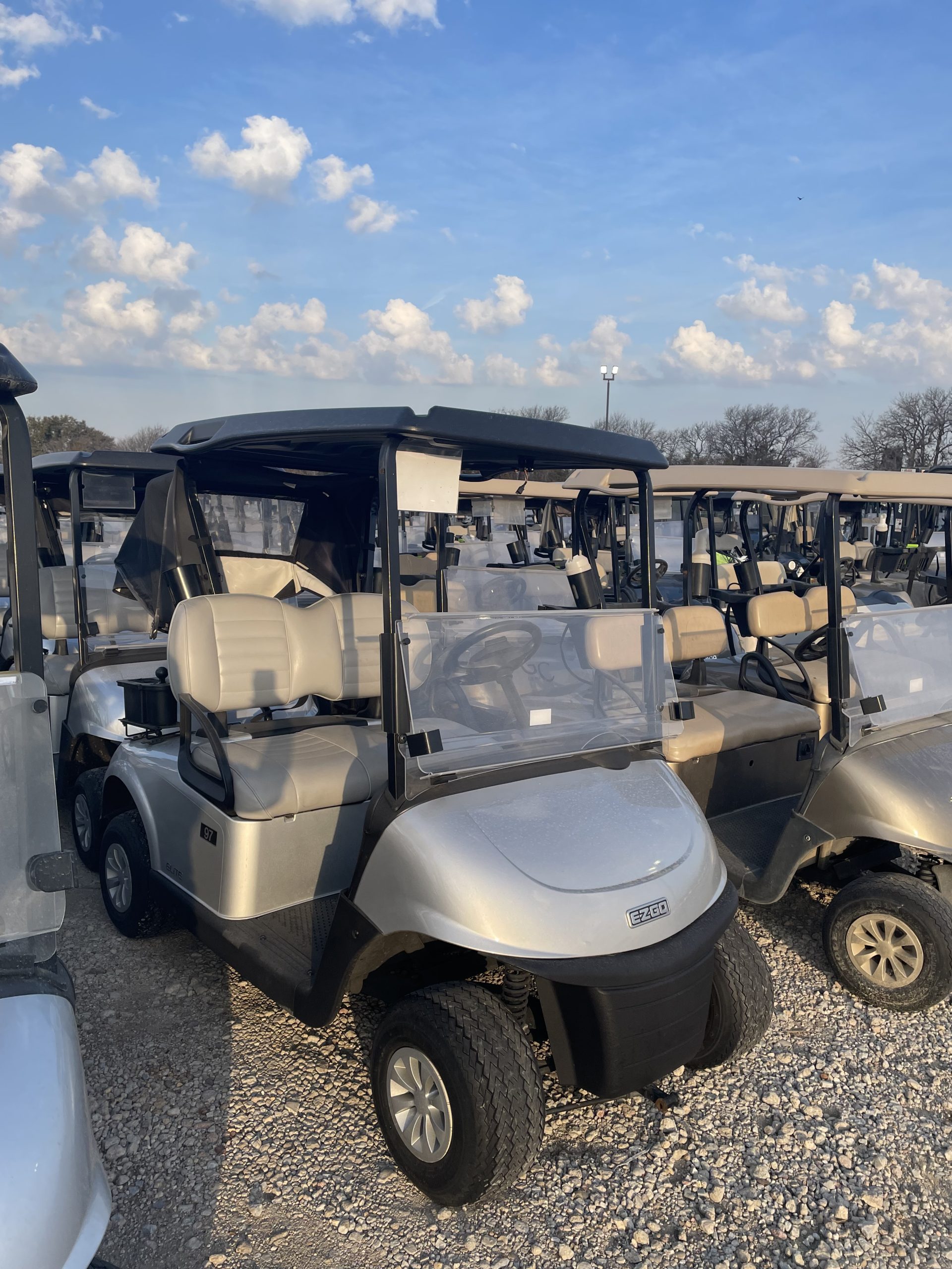 INSTOCK 5/14/26 A GROUP OF 4 EXTRA CLEAN SILVER 2023 EZGO RXV ELITES 2 SEATER WITH FACTORY SAMSUNG LITHIUM BATTERY / 5 YEAR FACT WARRANTY GOOD TILL SUMMER 2031