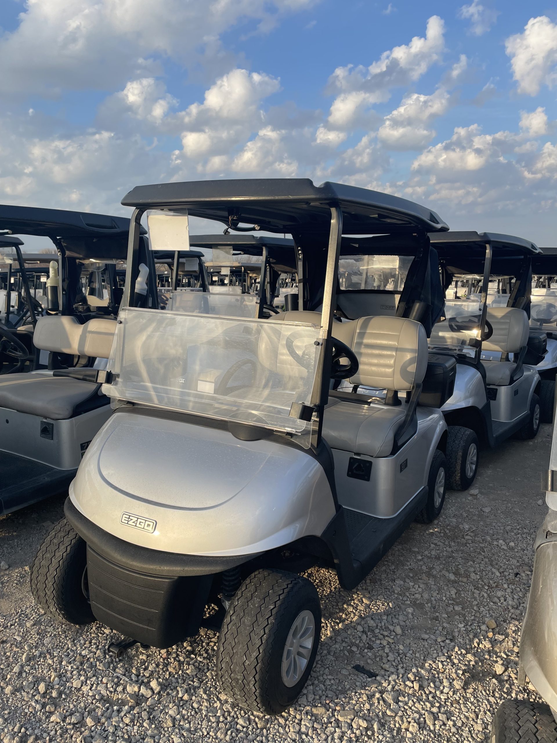 INSTOCK 5/14/26 A GROUP OF 4 EXTRA CLEAN SILVER 2023 EZGO RXV ELITES 2 SEATER WITH FACTORY SAMSUNG LITHIUM BATTERY / 5 YEAR FACT WARRANTY GOOD TILL SUMMER 2031 - Image 3