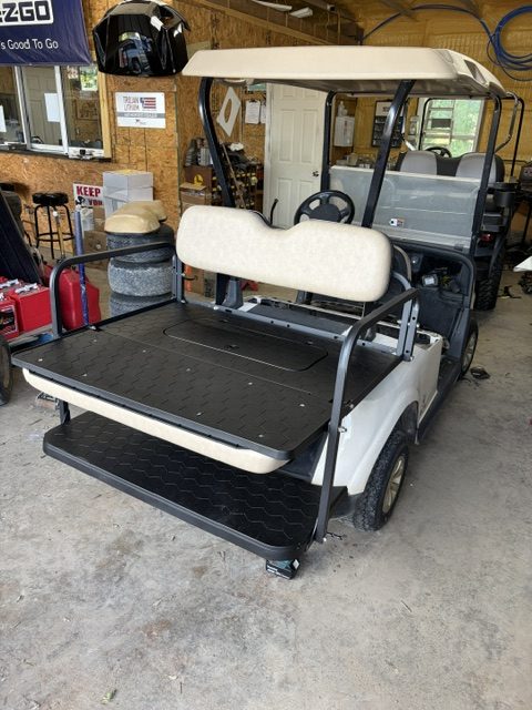 INSTOCK JULY 2 2026 / A 2023 EZGO WHITE 4 SEATER RXV ELITE GOLF CART W/ FACTORY LITHIUM BATTERIES WARRANTY GOOD TILL SUMMER 2031 - Image 3